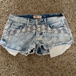 L.e.i. Flower shorts